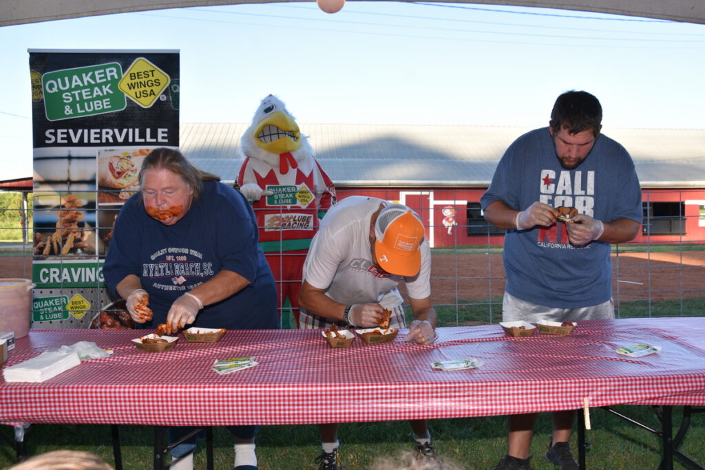 Quaker Steak & Lube in Sevierville - wing eating contest